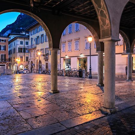 Nido Sui Tetti Di Riva Del Garda - Happy Rentals Exterior photo