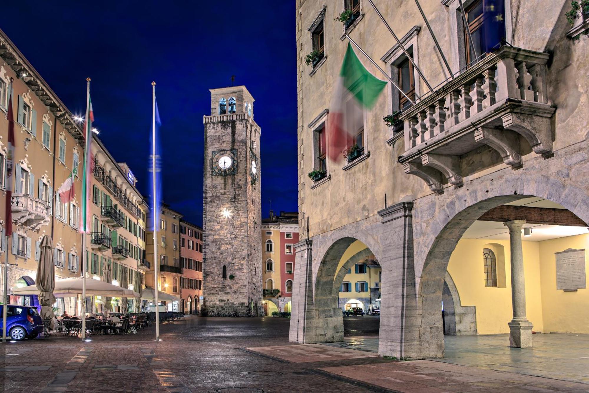 Nido Sui Tetti Di Riva Del Garda - Happy Rentals Exterior photo